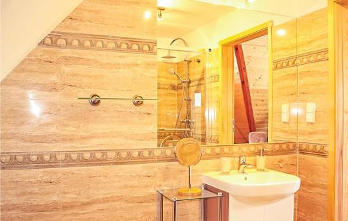 a bathroom with a sink and a mirror at Zakatek Mala in Kołczewo