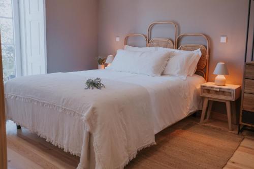 a bedroom with a large bed with a white bedspread at CasadoRioHotel in Constância