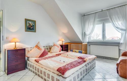 a bedroom with a large bed and a window at Lovely Home In Grzybowo With Wifi in Grzybowo