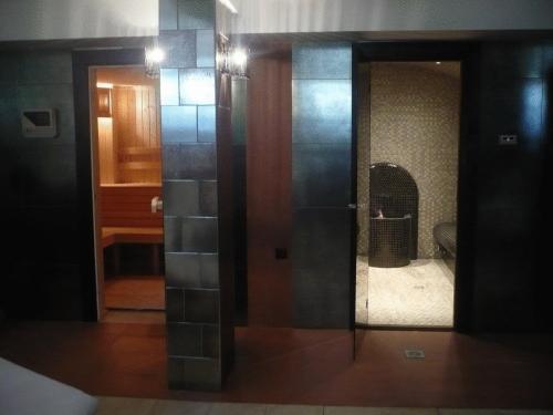 a room with a mirror and a bathroom with a toilet at Hotel Villa Ofir in Sandanski