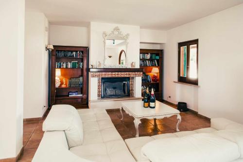 a living room with a white couch and a fireplace at Bed and Breakfast Villa Romano in Anzio