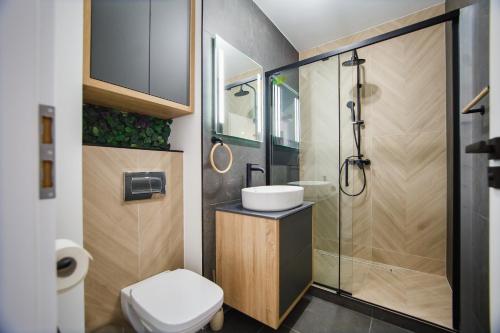 Ванна кімната в DUO Chic Apartment