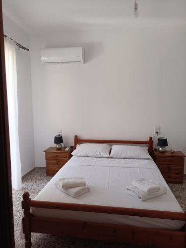 Кровать или кровати в номере Kostas Maria Apartment 109m2 1st Floor