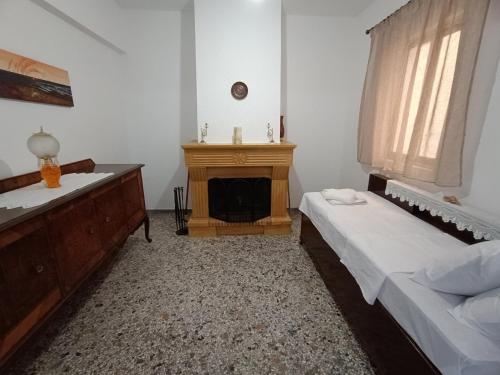 Кровать или кровати в номере Kostas Maria Apartment 109m2 1st Floor