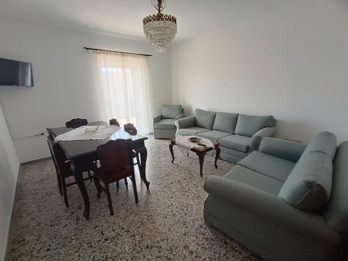 Posezení v ubytování Kostas Maria Apartment 109m2 1st Floor