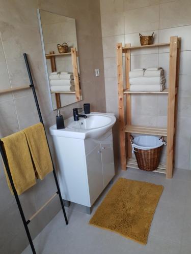 a bathroom with a sink and a mirror and towels at Monte das Flores Casa de Campo 