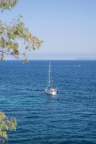 a boat in the middle of a large body of water at Hôtel de La Fossette in Le Lavandou