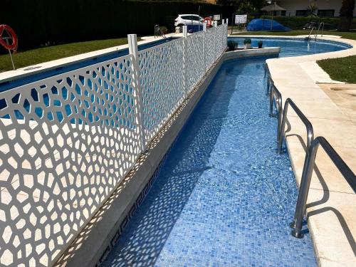 Bazén v ubytovaní Apartamento Casa Mar Estepona alebo v jeho blízkosti