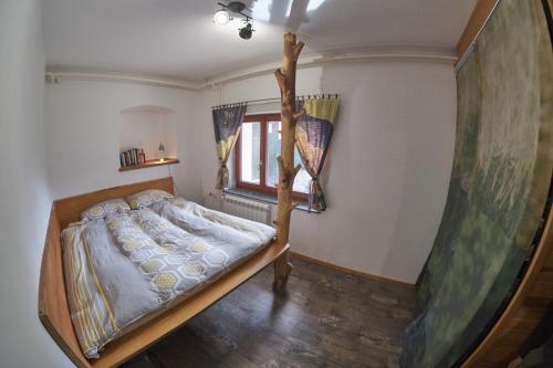 Кровать или кровати в номере Sunny suite (adventure seekers, welcome!)