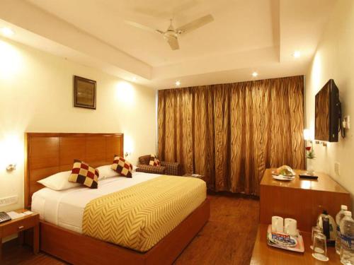 Hotel Kalinga Ashok tesisinde bir odada yatak veya yataklar