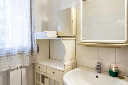Kylpyhuone majoituspaikassa Isola Rossa Appartamento 1pt