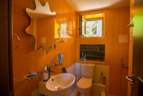 a bathroom with a toilet and a sink at Iris' Traditional Stone House in Zárakes
