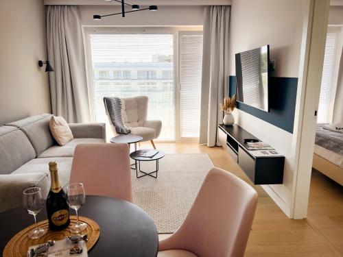Μια τηλεόραση ή/και κέντρο ψυχαγωγίας στο Apartament Polanki Aqua A408