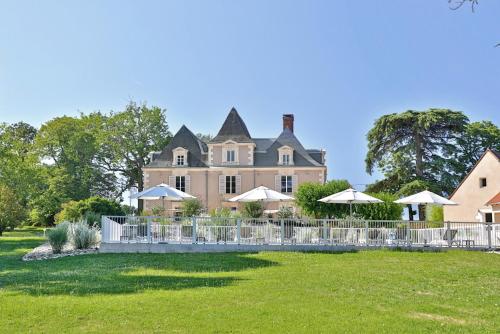 صورة لـ Hôtel & Restaurant - Le Manoir des Cèdres - piscine chauffée et climatisation في Rouffignac Saint-Cernin