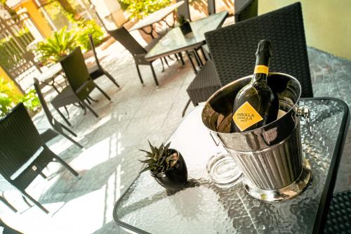 a bottle of wine in a bucket on a table at Hotel Villa Edera in Venice-Lido