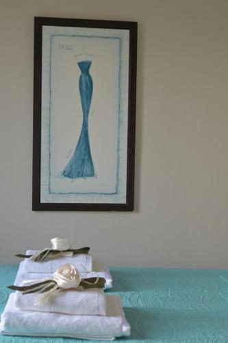 a picture of a dress on a table with towels at Orange apartment in Zarós