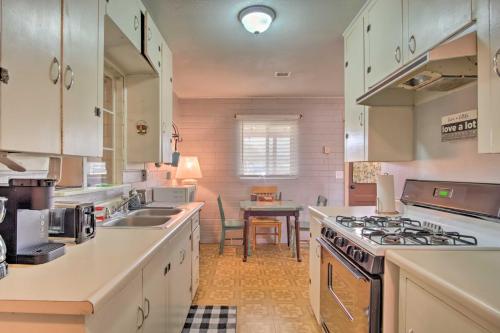 Pet-Friendly Elfrida Home with Porch and Fire Pit