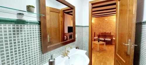 Et badeværelse på La casita de Benatae El Conserje