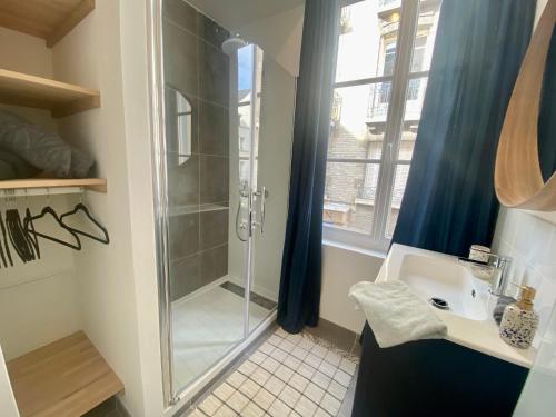 Kúpeľňa v ubytovaní Charmant petit studio - Cœur de Rouen - 117