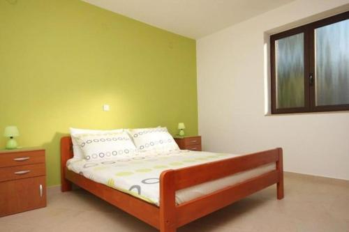 a bedroom with a bed and a window at MURIN DELFIN in Umag