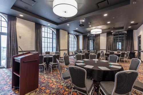 a conference room with a table and chairs and a podium at Hotel Indigo Nashville - The Countrypolitan in Nashville