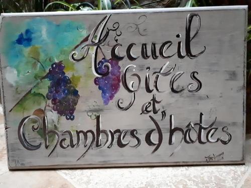 a graceful gift of grapes at paintings sticks sign at Chambre d'hôte Au Jardin Le clos des vins d'Anges in Saint-Pierre-des-Champs