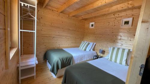 Postel nebo postele na pokoji v ubytování Wooden House - Monte da Cortiça