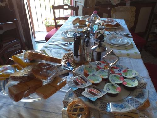 Photo de la galerie de l'établissement Bed & Breakfast La Rosa Rossa, à Cagli