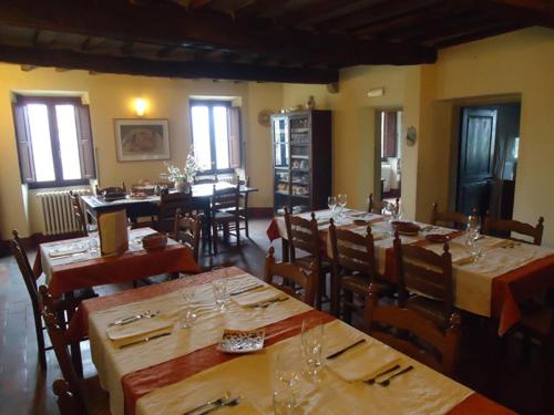 Agriturismo I Monti di Salecchio 레스토랑 또는 맛집