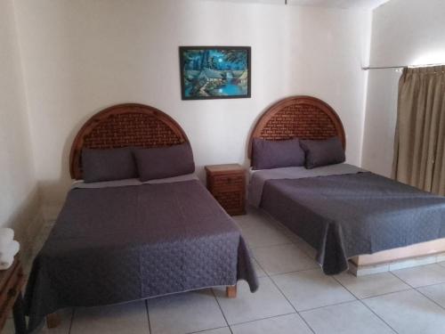 two beds in a room with two beds sidx sidx sidx sidx at HOTEL Posada Aguascalientes in Aguascalientes