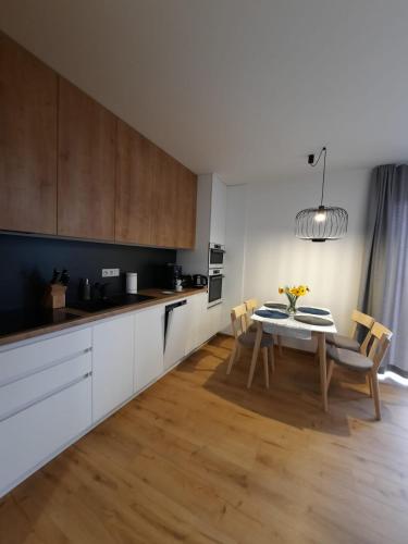 Η κουζίνα ή μικρή κουζίνα στο Apartmány Kubínska, Hillside