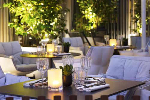
A restaurant or other place to eat at Le Cinq Codet
