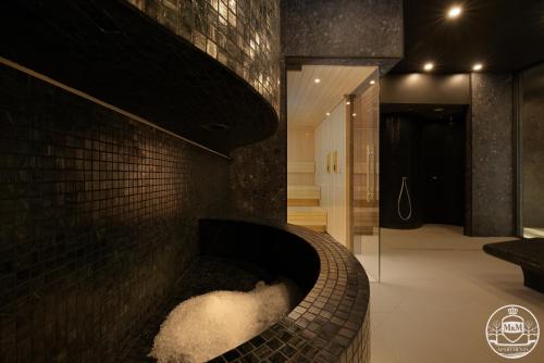 a bathroom with a bathtub in the middle at Polanki Aqua - Aquapark, Free Parking, Apartments M&M Kołobrzeg in Kołobrzeg