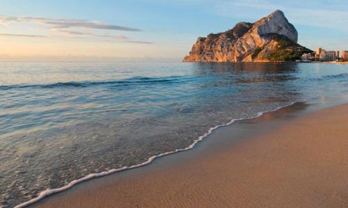 Zdjęcie z galerii obiektu Appartement Rosa N&B met Groot Terras met Zeezicht -70m van Strand w mieście Calpe