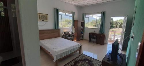 En eller flere senge i et værelse på Casa temporada cachoeira grande piabetà