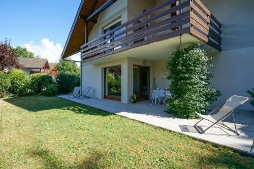 The Maryalice charming little house next to the beach!