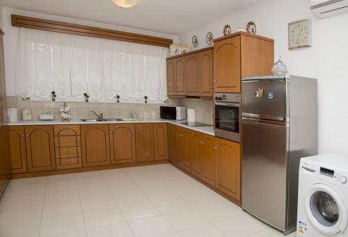 Kuchyň nebo kuchyňský kout v ubytování Aggeli Village House