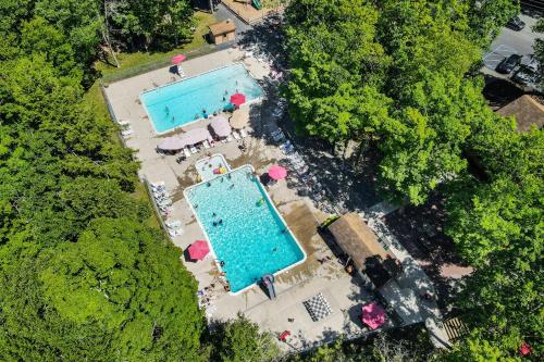 Kolam renang di atau dekat dengan Highland Hideaway
