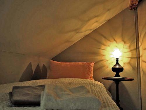 a bedroom with a bed and a lamp on a table at Ferien-Messe-Handwerker- Apartment Bensberg in Bergisch Gladbach