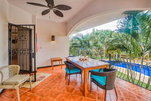 a dining room with a table and chairs at Casa Mimosa in Playa Flamingo
