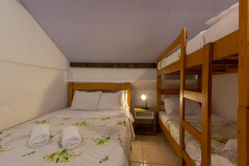 a bedroom with two bunk beds in a room at BH Studios Hotel Brás in Sao Paulo