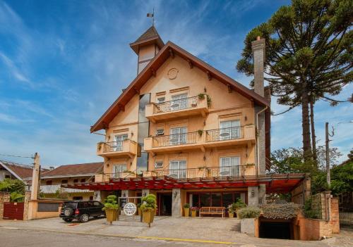 a large building with a tower on top of it at Pousada Italia Eleganza in Campos do Jordão