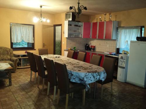 een keuken met een tafel en stoelen en een keuken met een koelkast bij Holiday Home Ana in Tounj