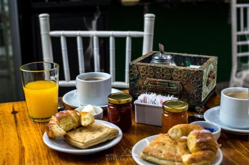 Pilihan sarapan tersedia untuk tetamu di Hotel Estrella Andina