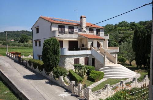 Apartments and rooms with parking space Palit, Rab - 5039