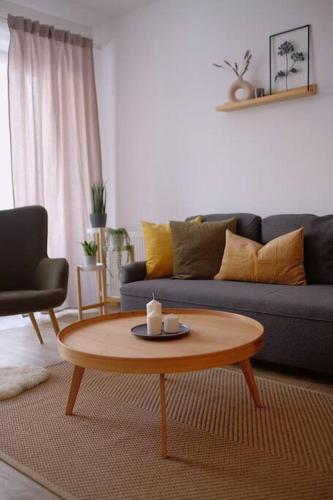 a living room with a blue couch and a coffee table at Bon Repos Apartmán in Donovaly
