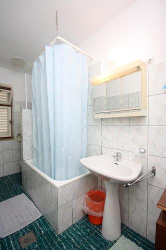 Apartments by the sea Kampor, Rab - 5058