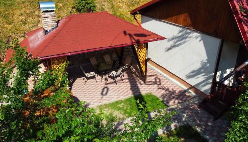 an overhead view of a house with a red roof at Casa de vacanță Cheșa in Borsec