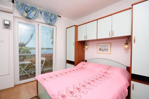 Apartments with hot tub Supetarska Draga - Gonar, Rab - 4999