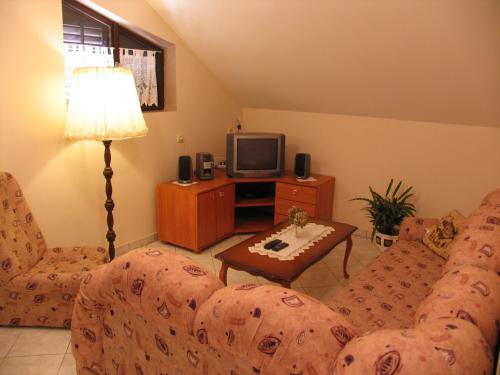 Apartments with hot tub Supetarska Draga - Gonar, Rab - 4999